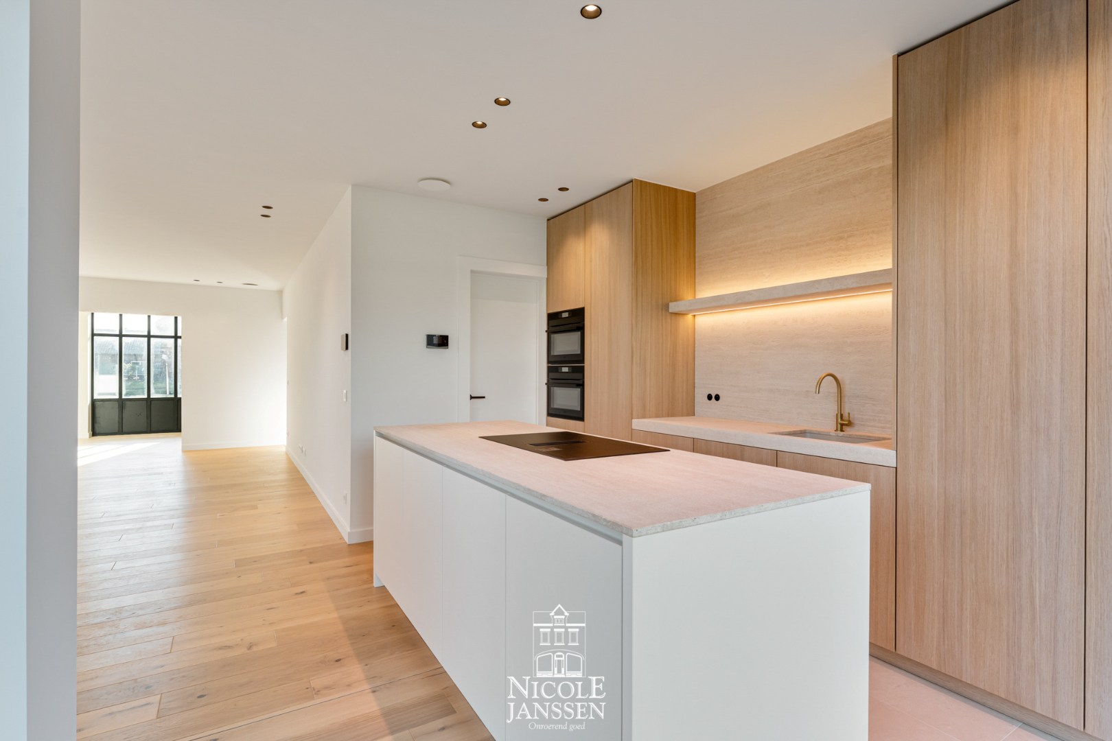 Volledig ingerichte keuken