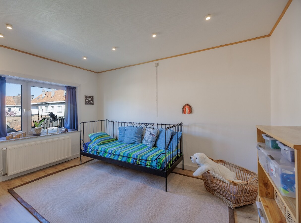 Charmante en lichtrijke gezinswoning met tuin in rustige, groene omgeving te Heist. 