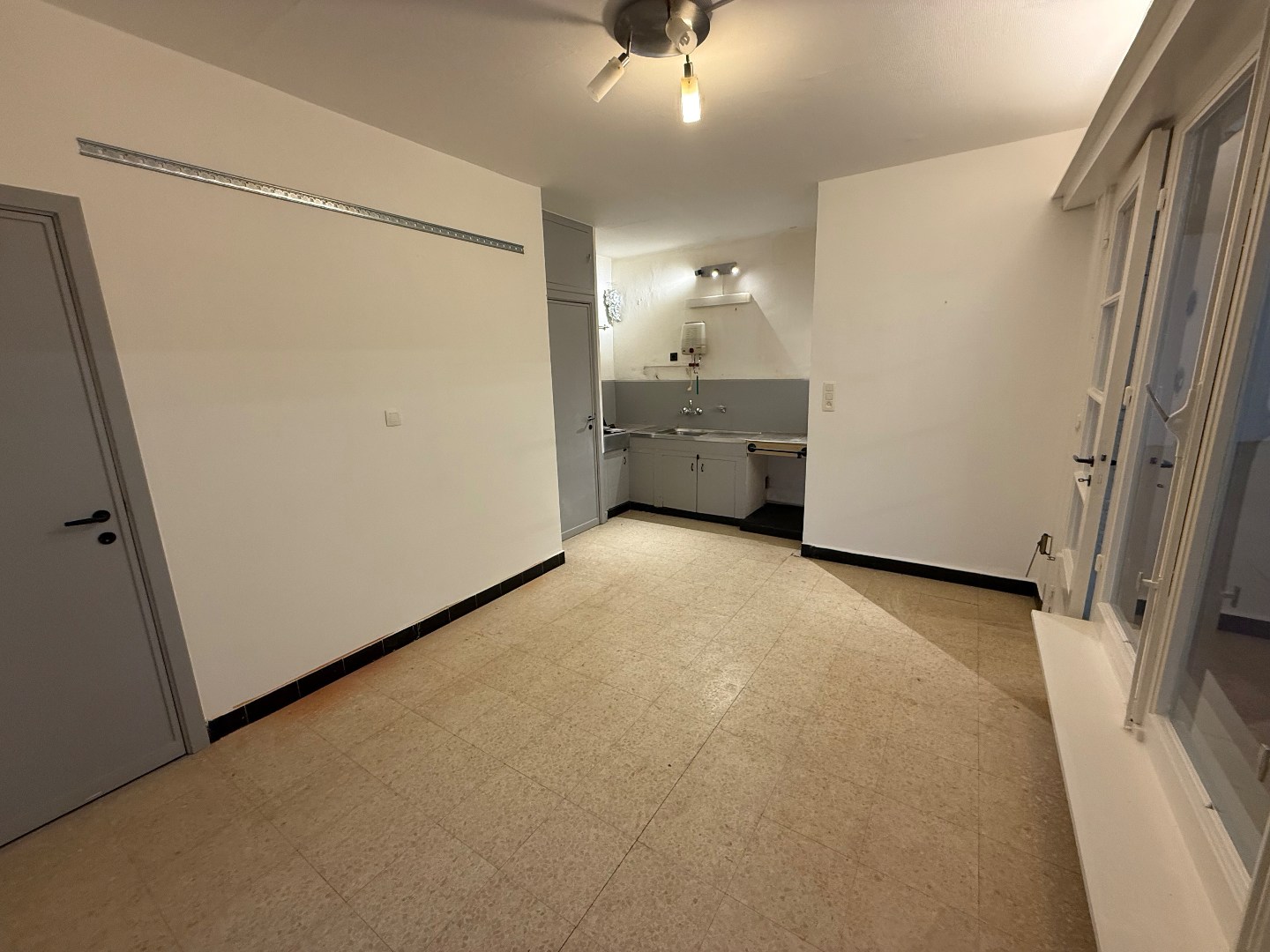 Centraal gelegen polyvalente opslagruimte  te Lier. 