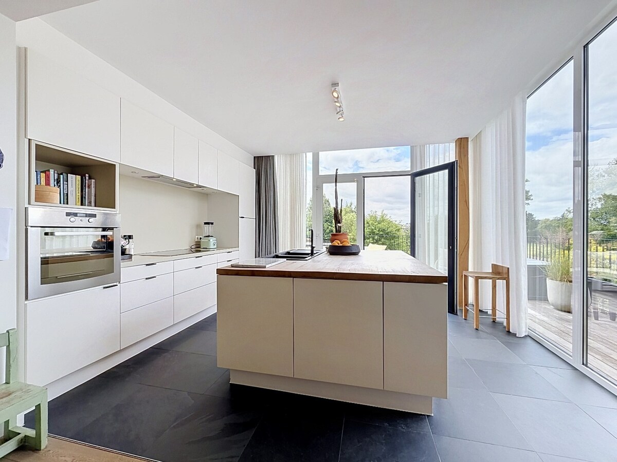 Architecturale parel met gemengde bestemming te Oombergen 