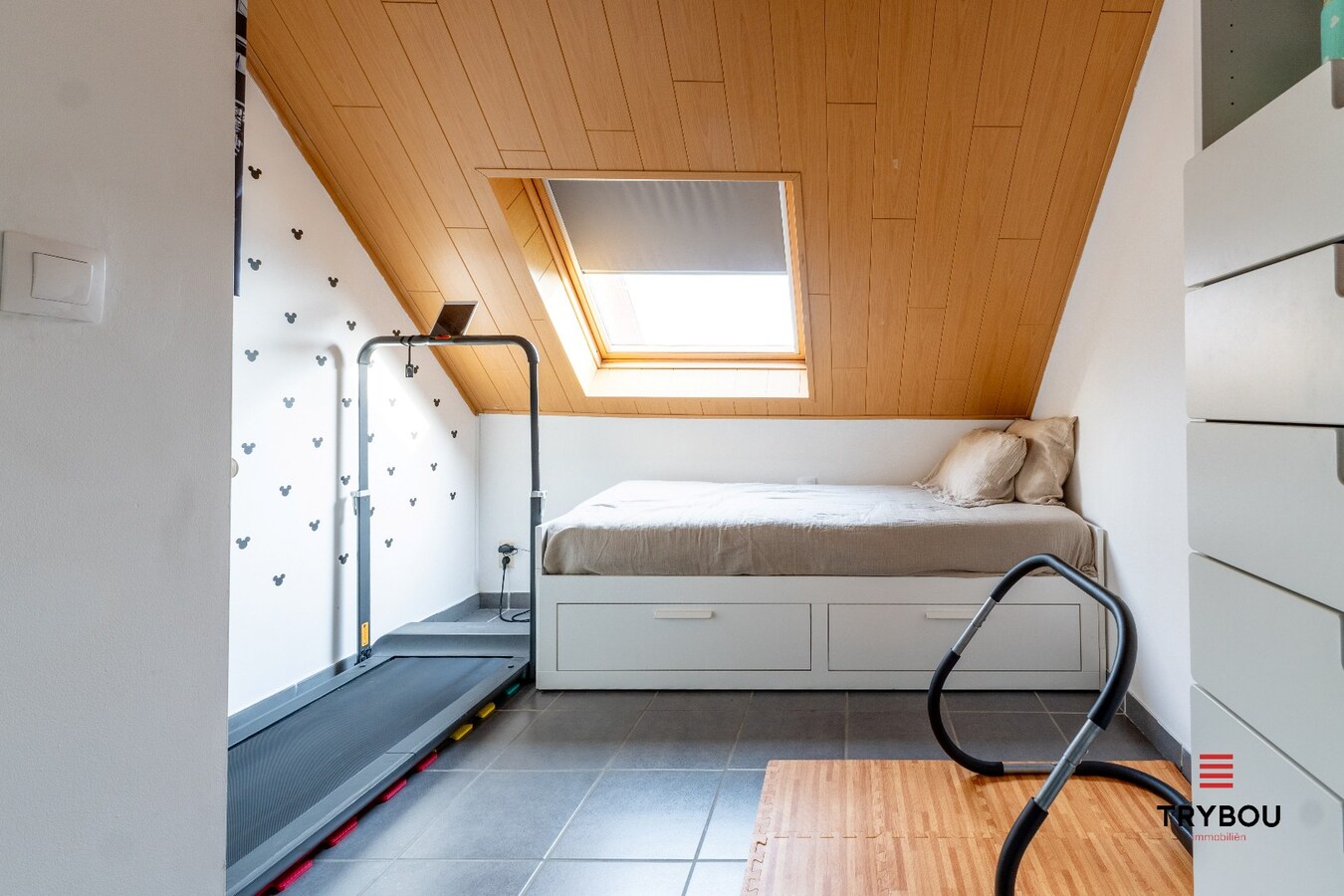 Instapklare woning met 3 slaapkamers, garage en tuin 