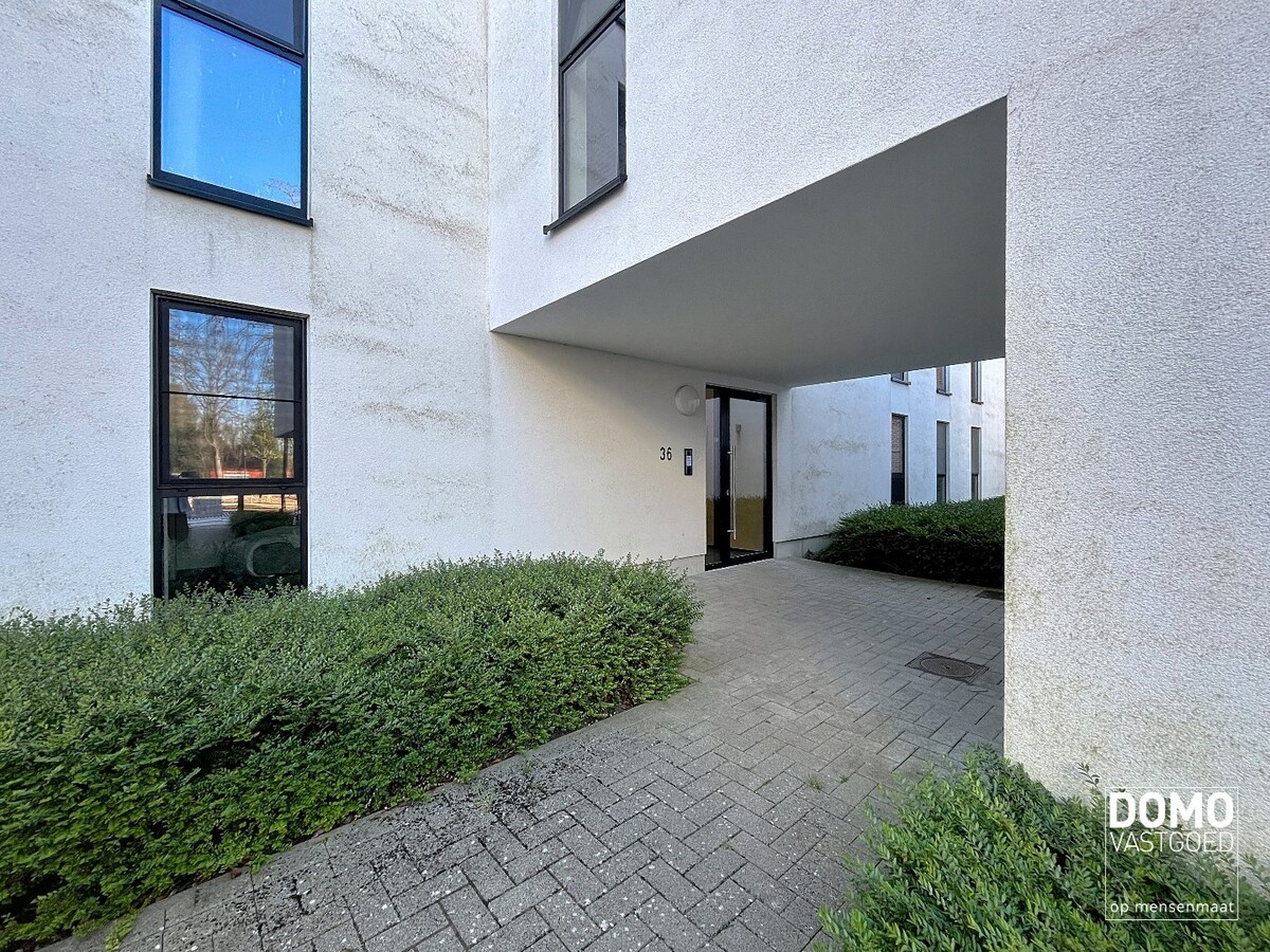 INSTAPKLAAR TWEE SLAAPKAMER APPARTEMENT MET TERRAS RUSTIG GELEGEN TE BOEKT (HEUSDEN-ZOLDER) 