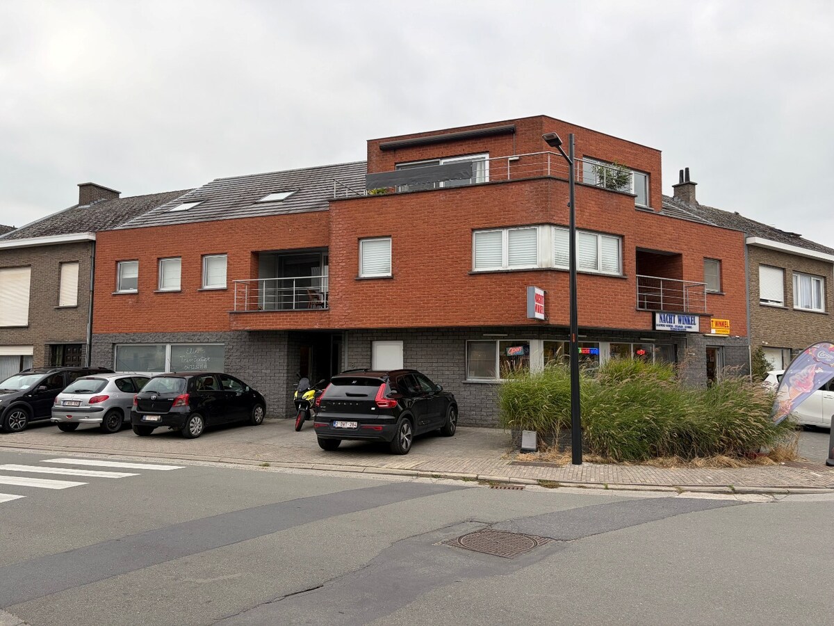 Gelijkvloers app. nabij het Carlos Dierickxplein te Asper. 