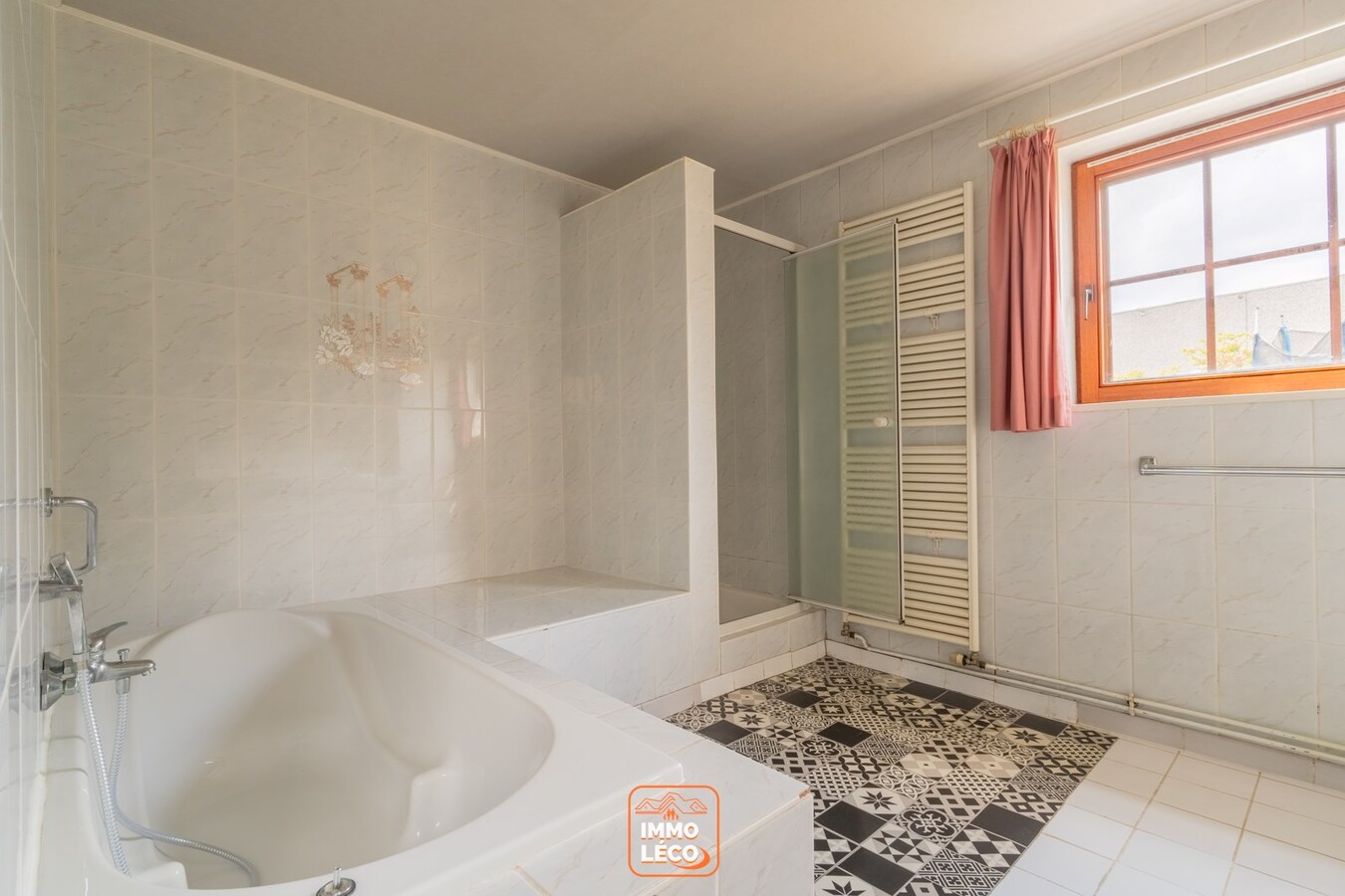 Villa semi "Plain-Pied" avec 2 garages, sur une parcelle de 759m², TOP POTENTIEL ! 