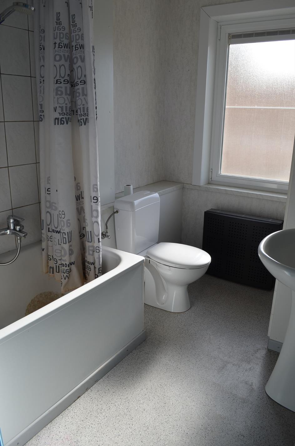 Op te frissen woning op 540m² met 3 slpks, garage en tuin te Adegem 