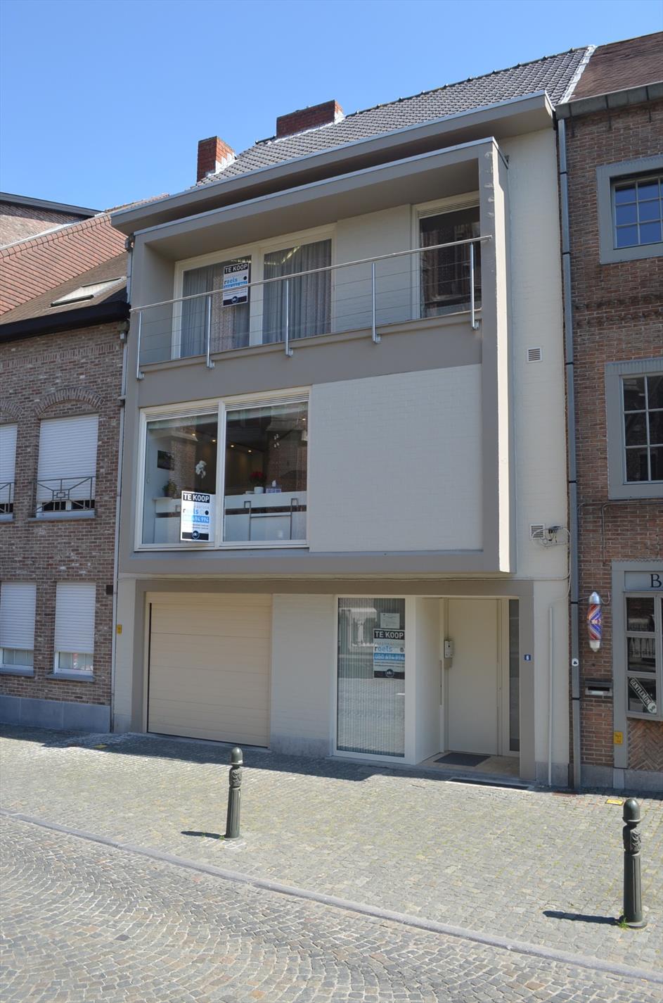 Ruime stijlvolle bel-etage met praktijkruimte, 5 slaapkamers en tuin te centrum Eeklo 