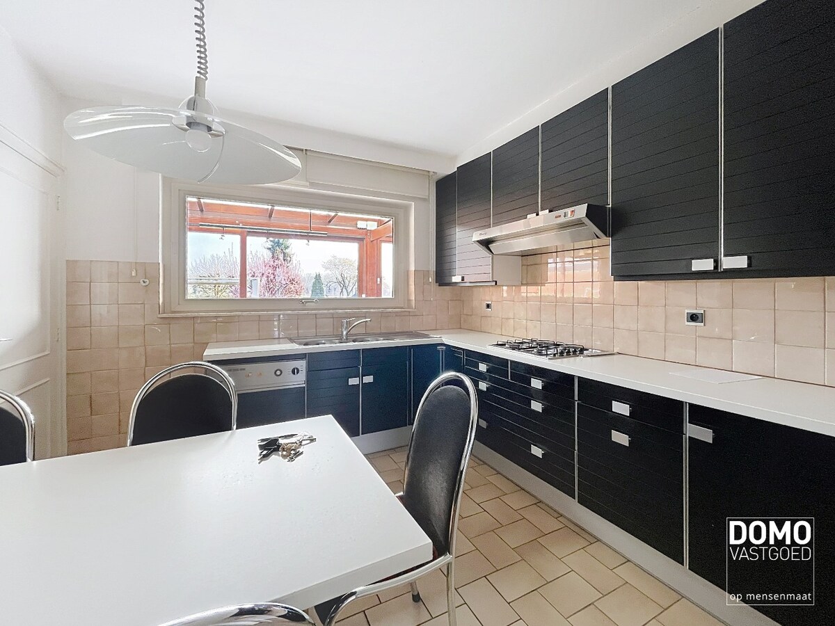 INSTAPKLARE GEZINSWONING MET RUIME GARAGE, KELDER &amp; TUIN TE HERK-DE-STAD 