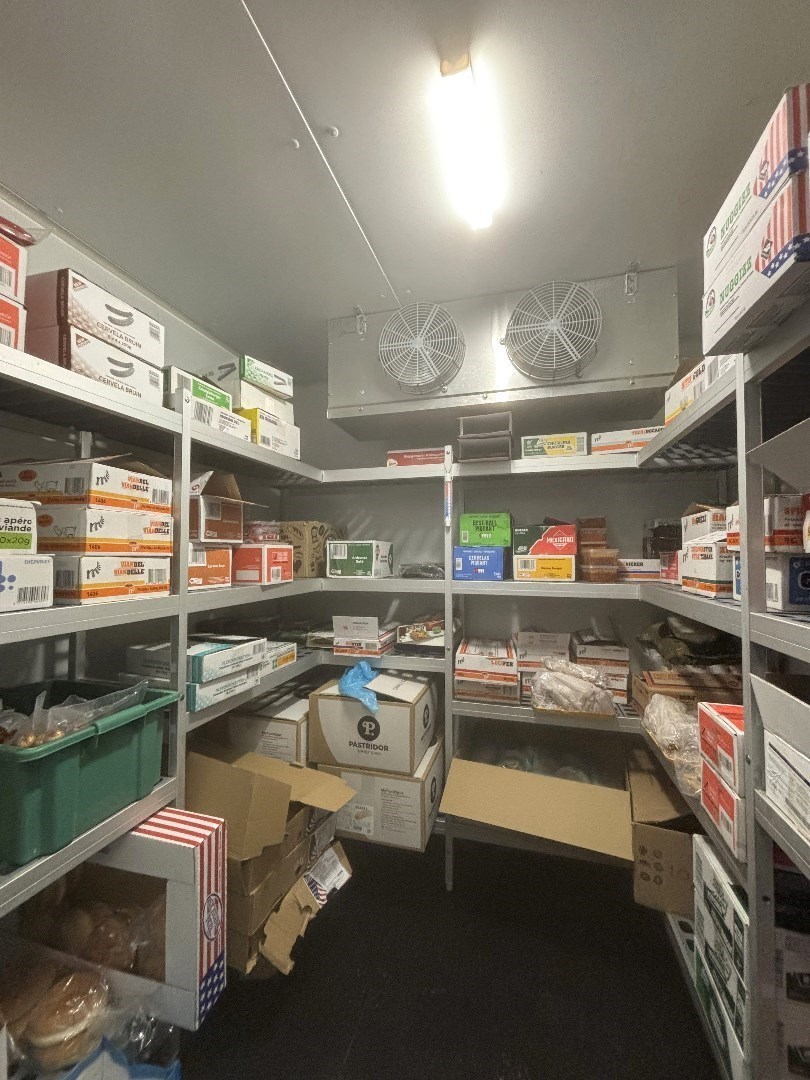 Frituur met volledige inboedel en bovengelegen appartement in Leopoldsburg 