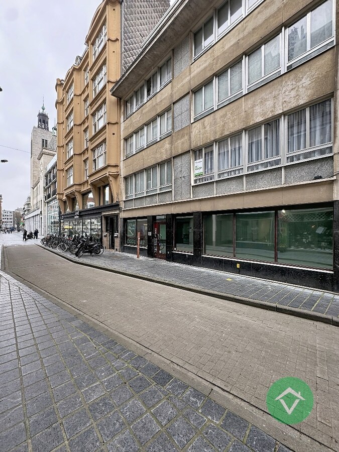 Appartement met 1 slaapkamer en ruim terras in het centrum van Oostende 