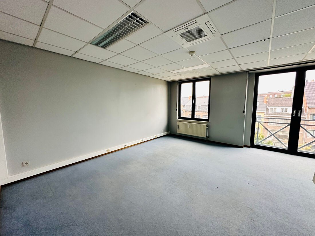 Iconisch kantorencomplex of commerciële ruimte te Hasselt centrum 