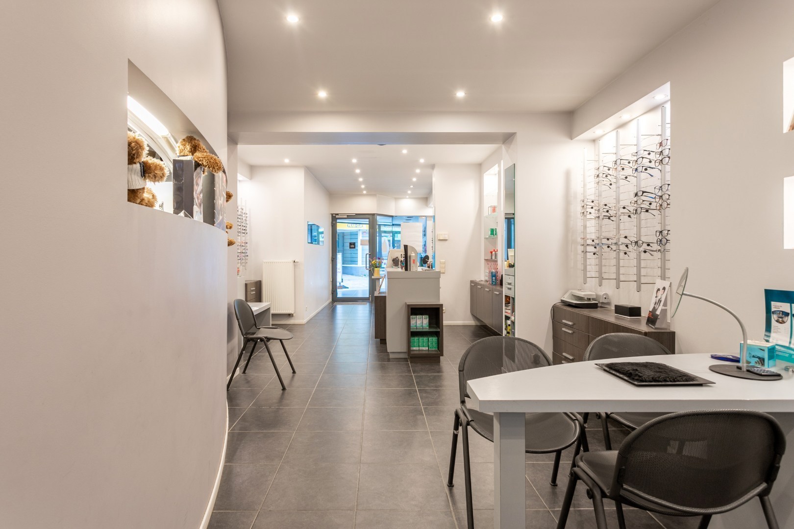 Handelspand met woonst te Halle centrum 