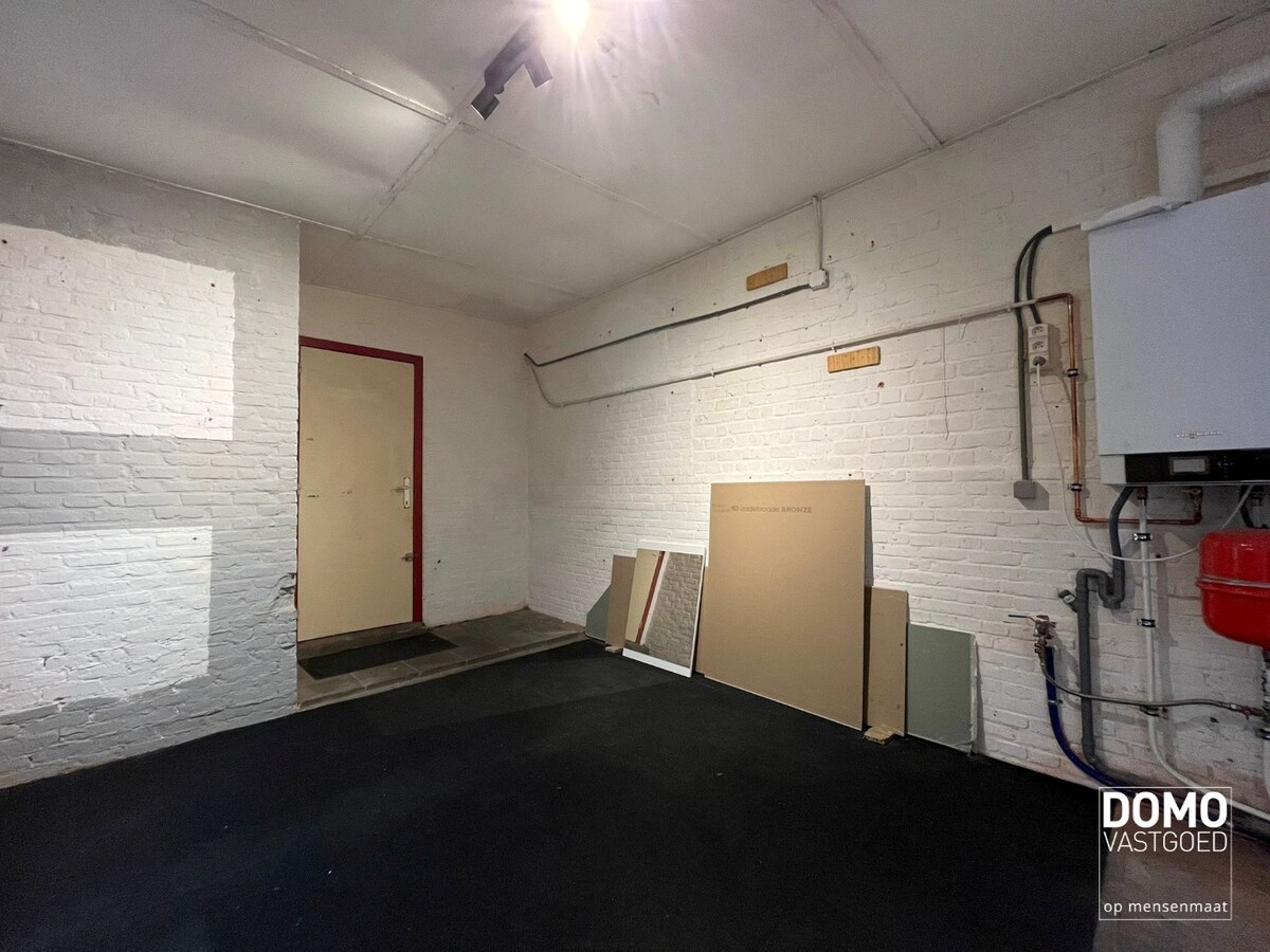 RUIME HALFOPEN WONING MET 3 SLAAPKAMERS IN LUMMEN 