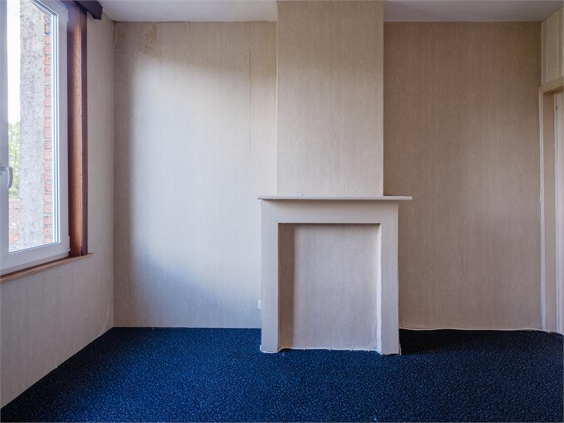 Een buitenkans van een renovatieproject: te renoveren rijwoning in centrum van Eeklo 