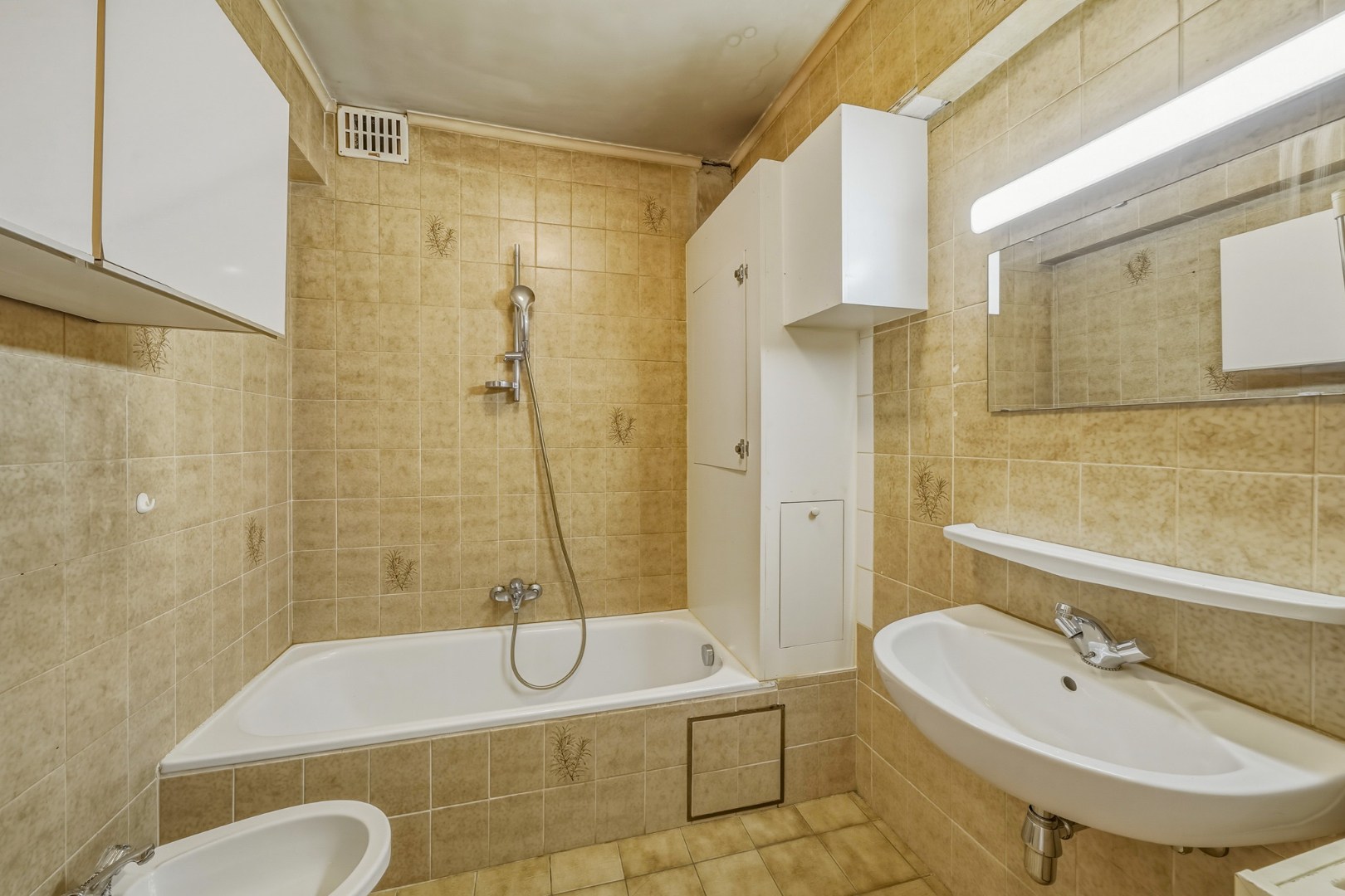 Interessant opbrengsteigendom met 3 appartementen in Oudenburg 
