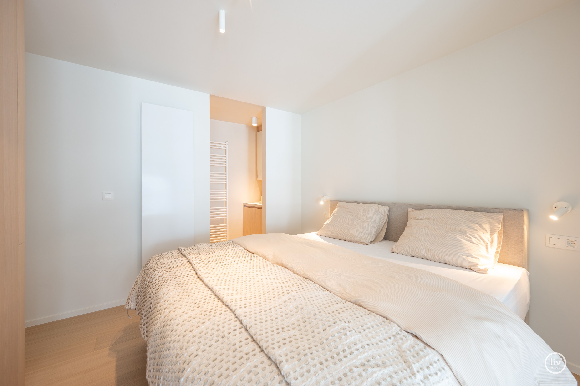 Appartement en duplex de luxe avec mezzanine, idéalement situé dans l'avenue Nellens à Knokke (avec possibilité d'acheter un box garage double intégré) 