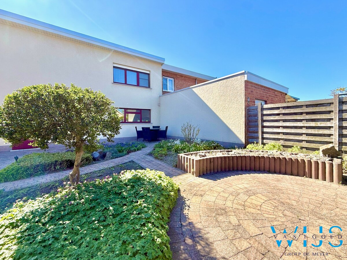 Tof woonhuis in een rustige woonwijk te Ertvelde ! 