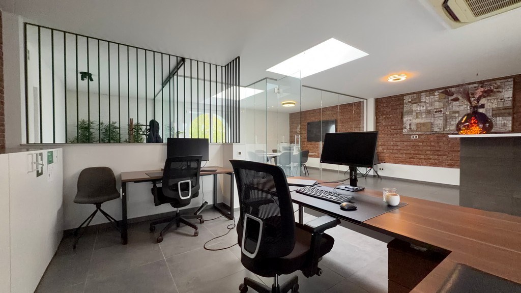 Mooi ingerichte kantoorruimte te huur in Wilrijk