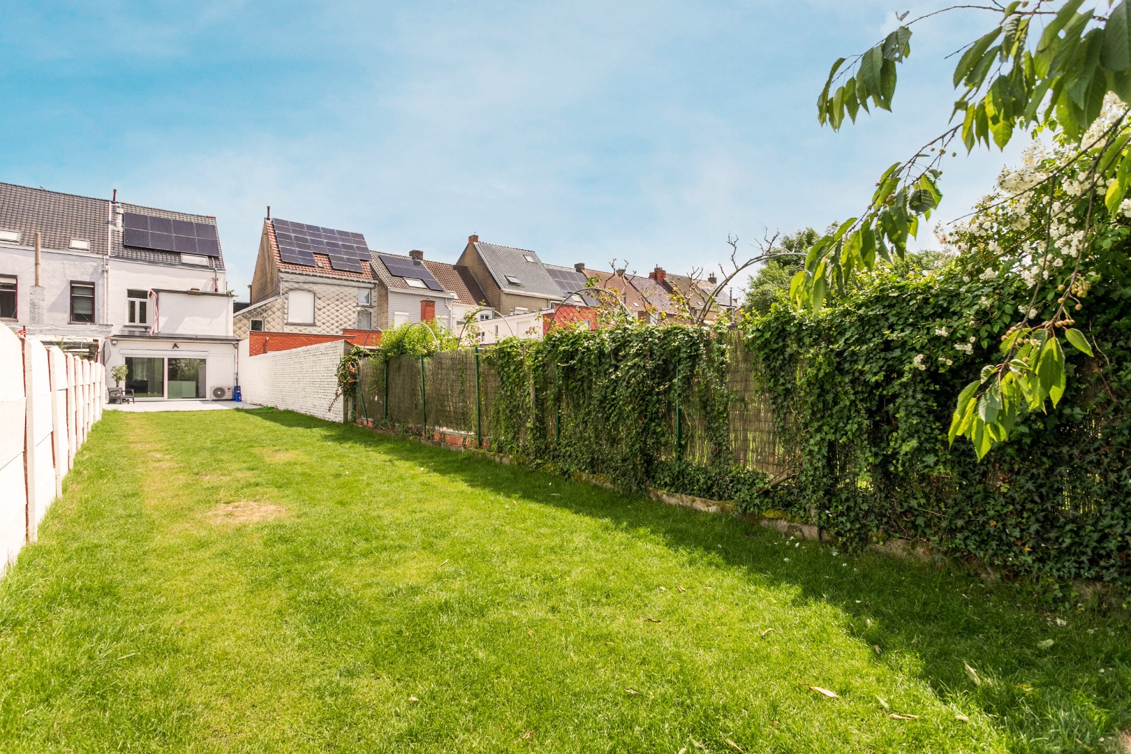 Gerenoveerde woning (EPC B) met 3 slaapkamers, 2 badkamers, tuin en garagebox te koop 