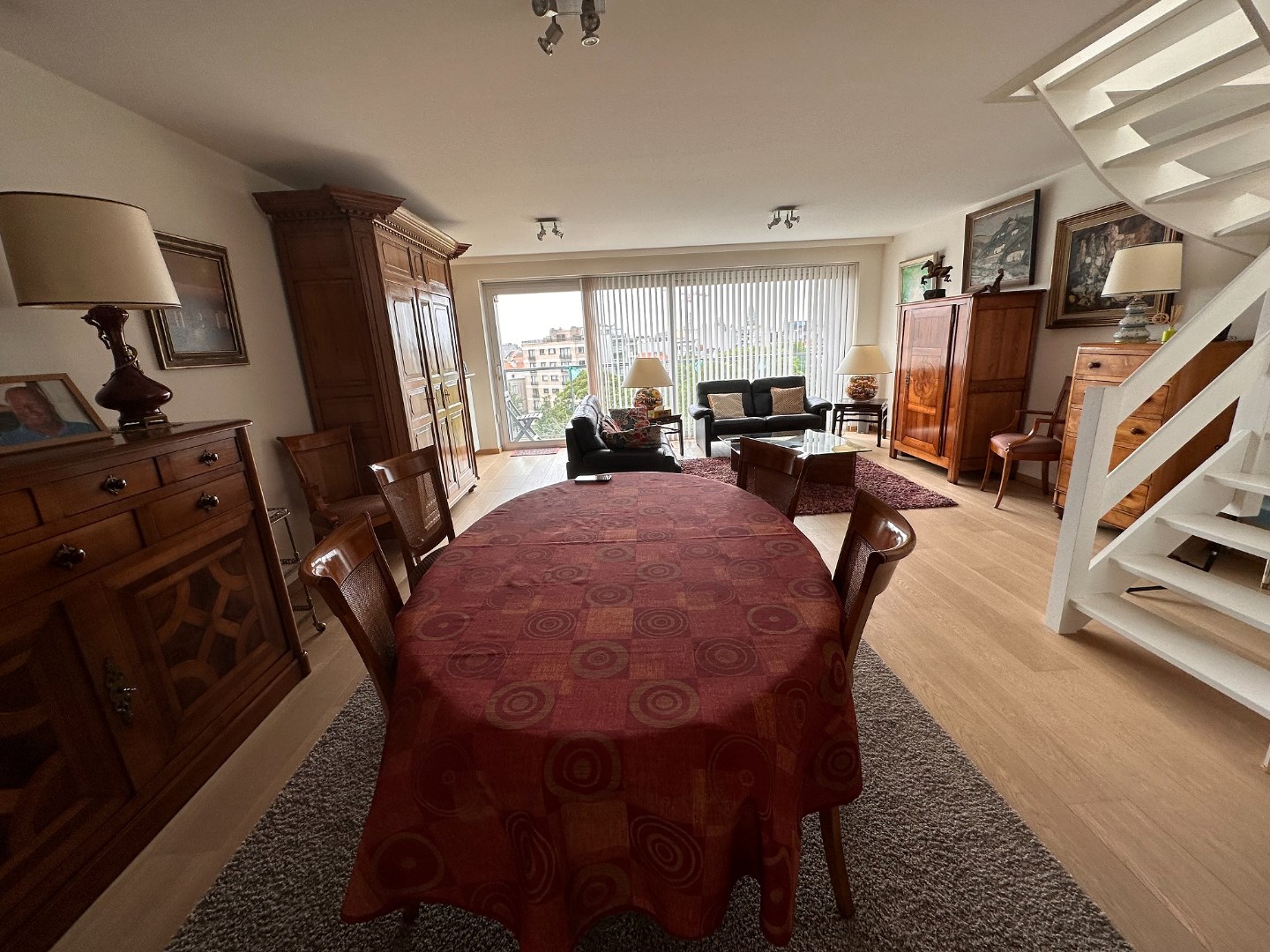 RUIME DUPLEX PENTHOUSE MET TERRASSEN OP TOPLIGGING 