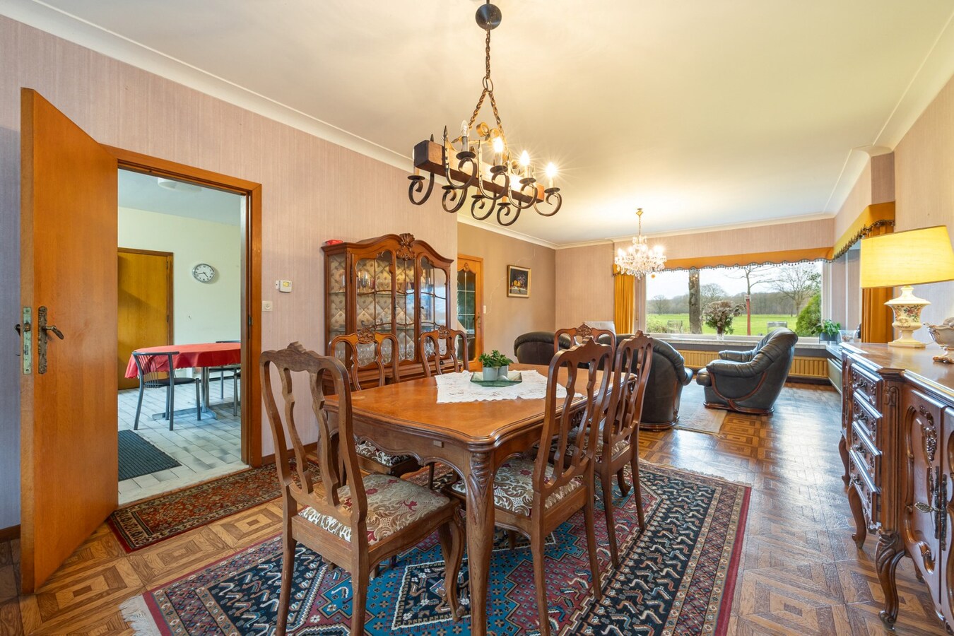 Unieke eigendom op 13.183 m² met te renoveren woning en vergunde stallingen 