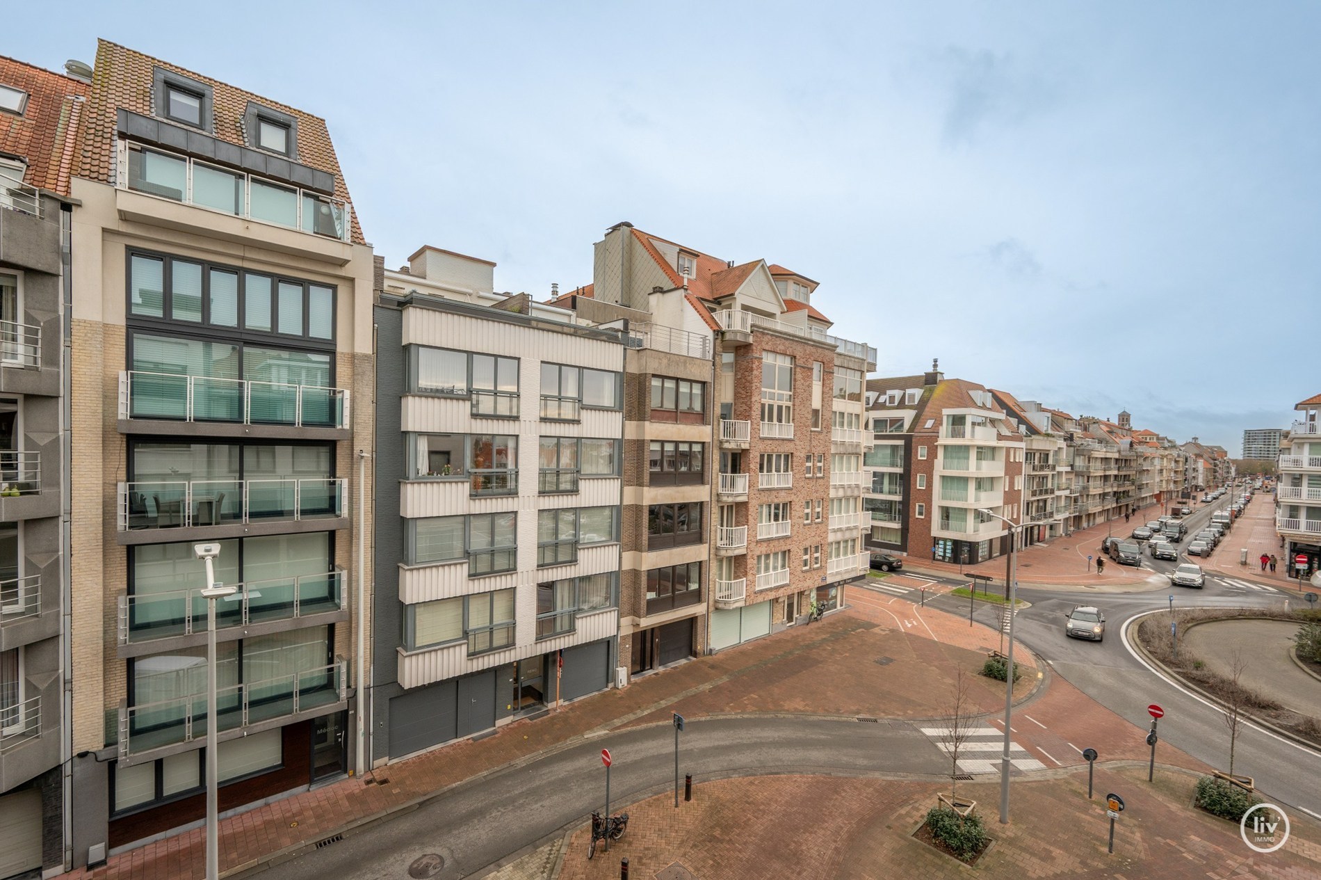 OPENDEURDAG ZATERDAG 11/04 tussen 11u en 13u (Paul Parmentierlaan 153): Gezellig 2 slaapkamerappartement gelegen op de Parmentierlaan te Knokke. 