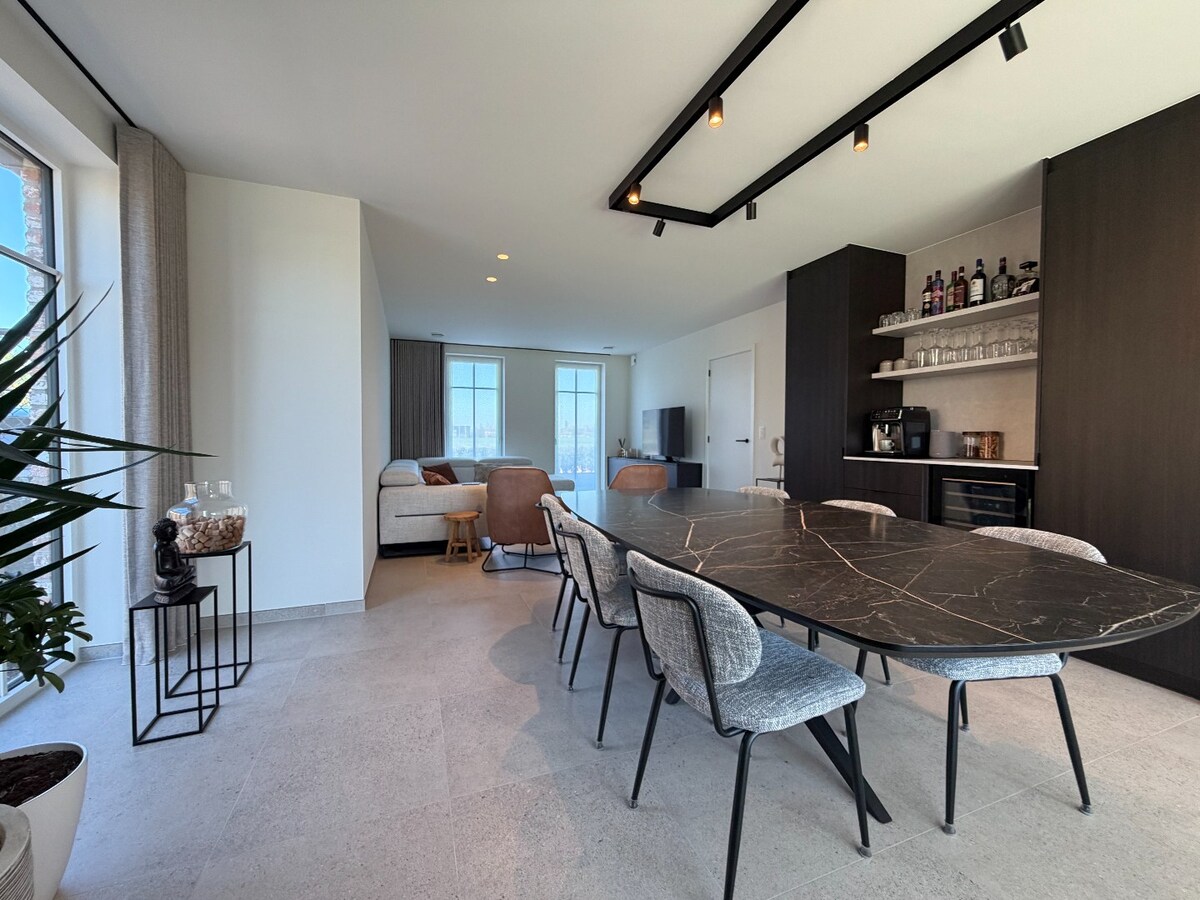 Volledig afgewerkte nieuwbouwwoning met 4 slaapkamers. 