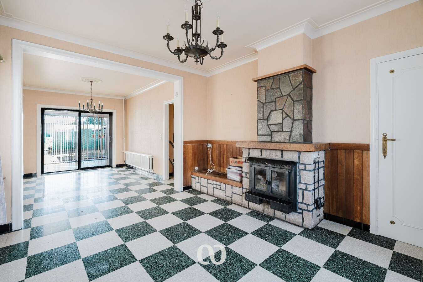 Stevige gezinswoning met tuin en garage nabij het centrum van Oudenaarde 