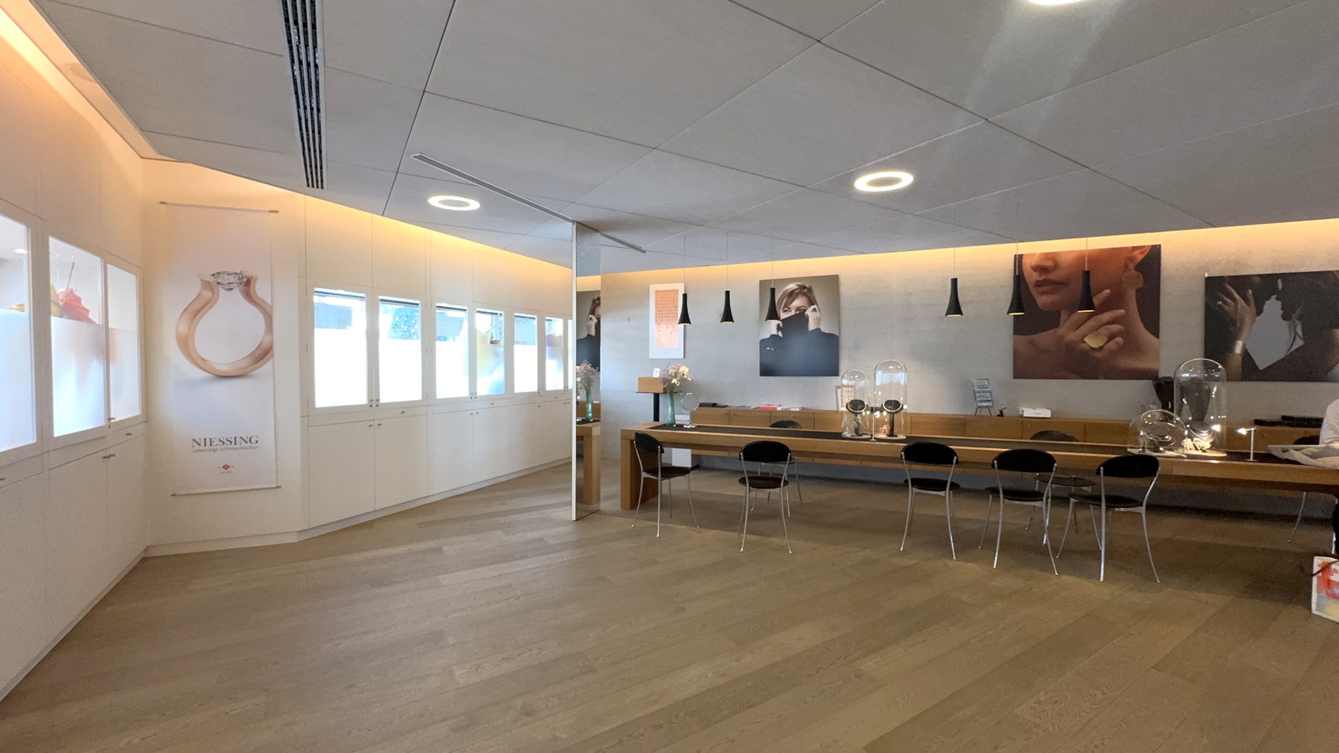 Handelsgelijkvloers te huur in centrum De Pinte