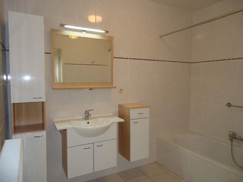 Ruim appartement met terras en garage 