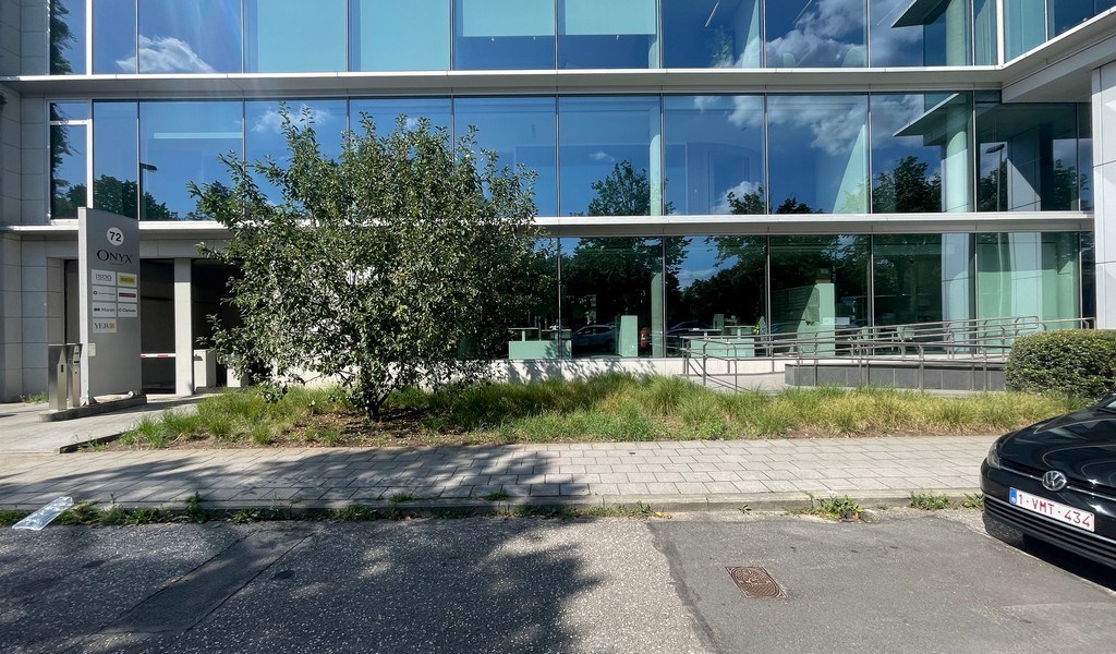 Hedendaagse kantoren te huur in Onyx Building te Berchem