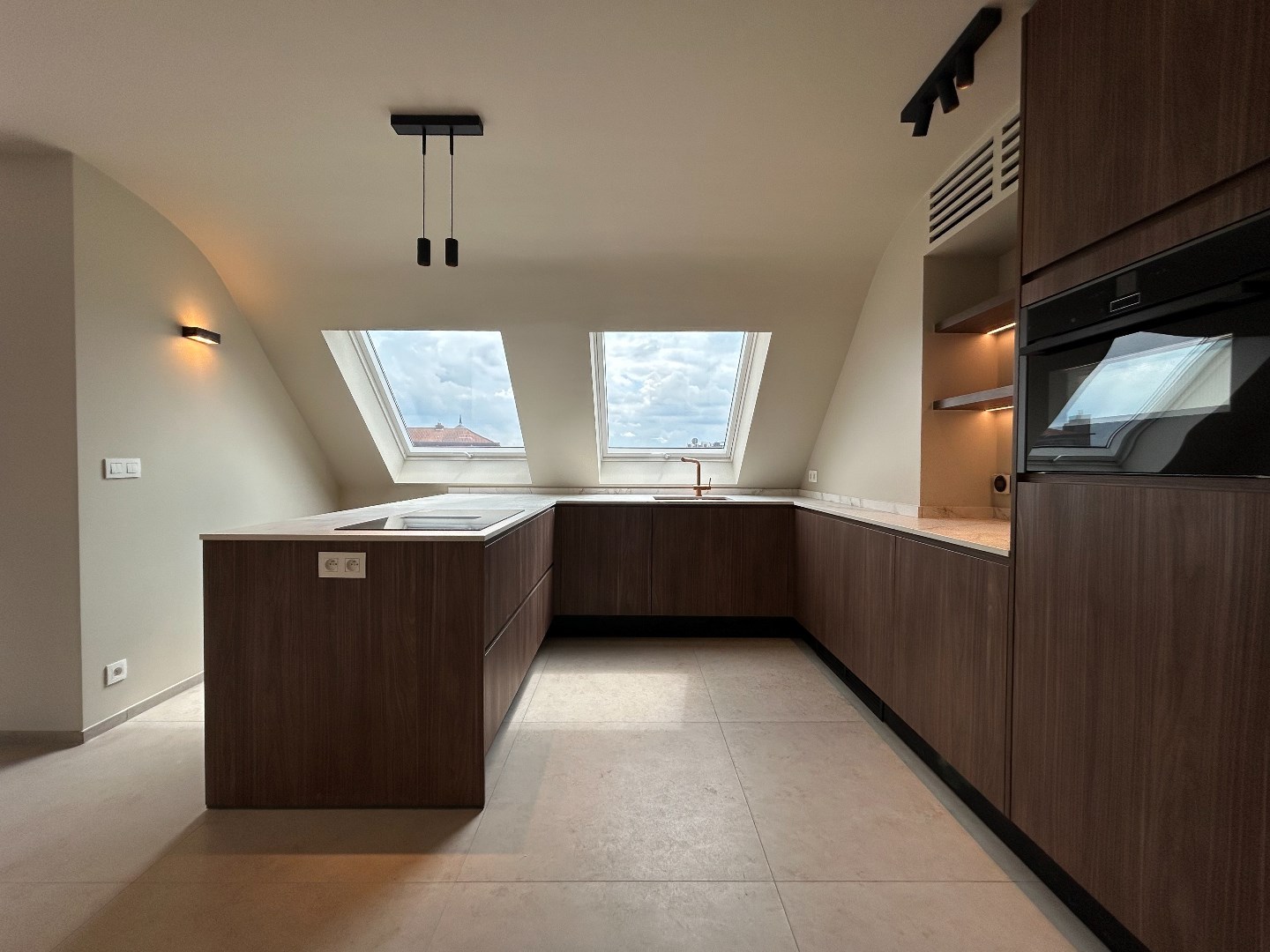 Prachtig dakappartement met 2 slaapkamers, nabij de markt van Geel! 