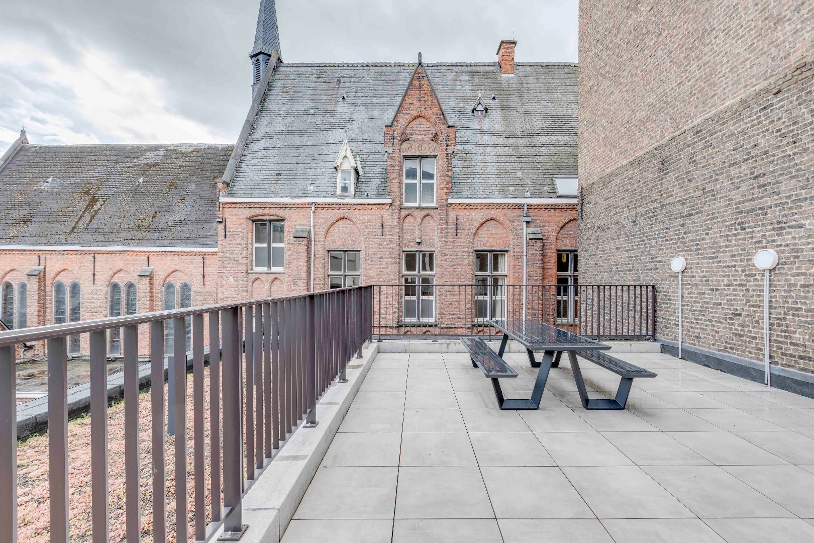 Mooi 1 slpk.-app.  met ruim terras en staanplaats aan het Muinkpark 