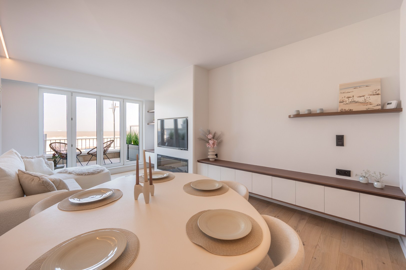 Volledig gerenoveerd appartement met FRONTAAL ZEEZICHT 