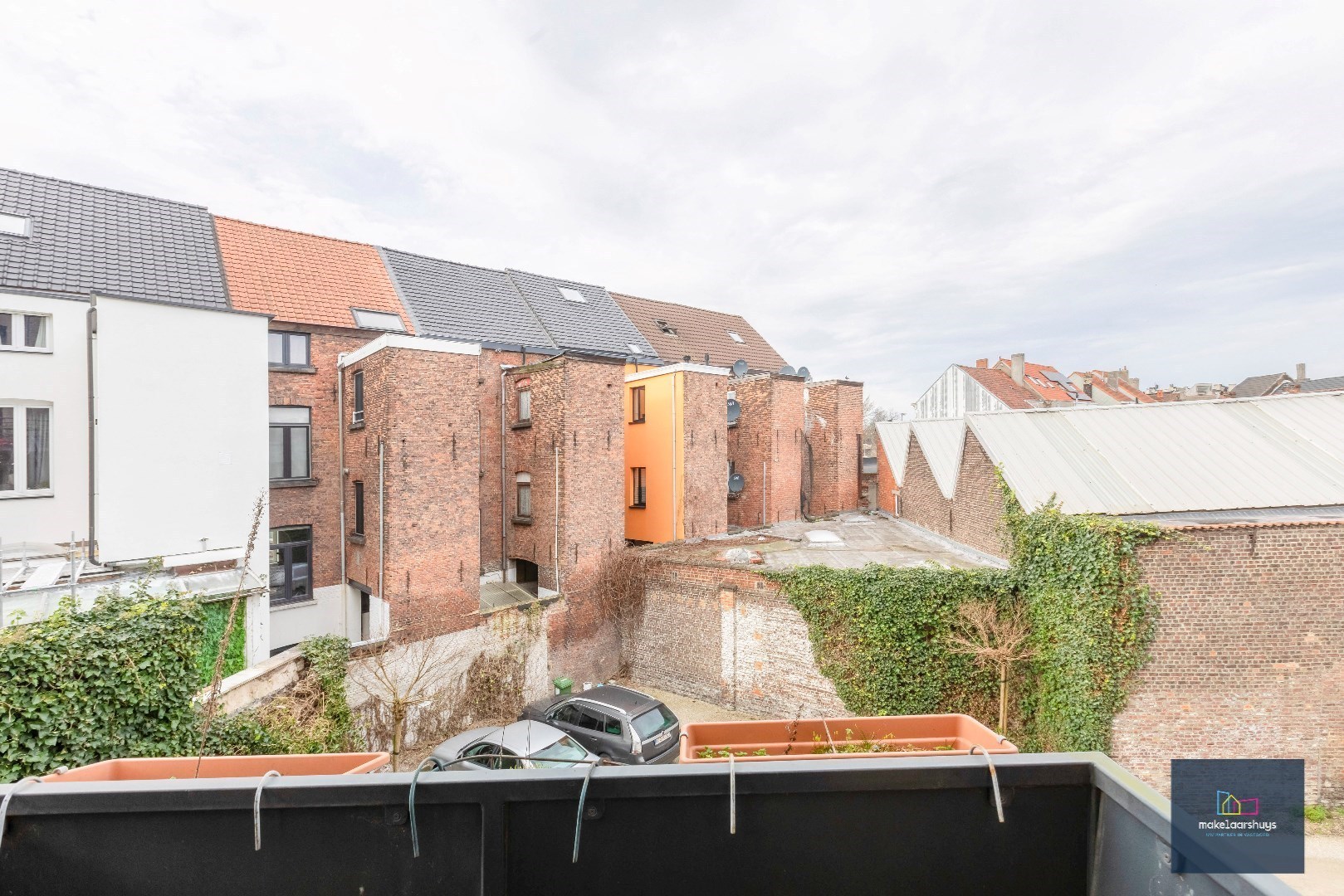 VERKOCHT Zeer verzorgd 1-slaapkamerappartement met terrasje en staanplaats 