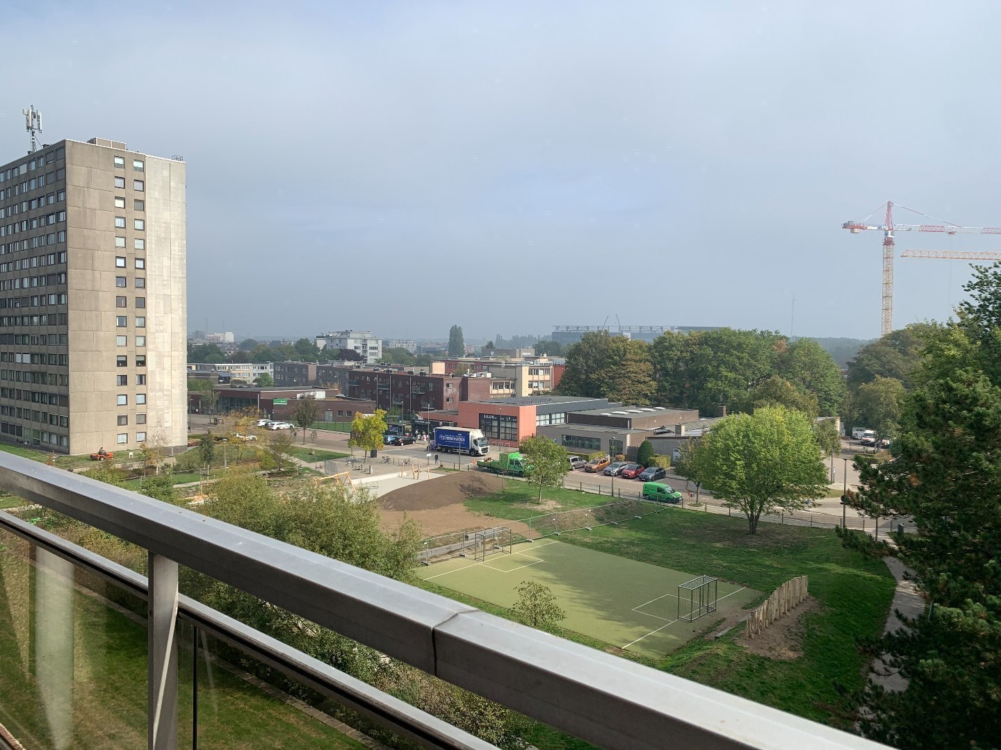 Recent gerenoveerd  drie slaapkamer appartement  met vrij zicht op Bosuilplein en ruim terras 