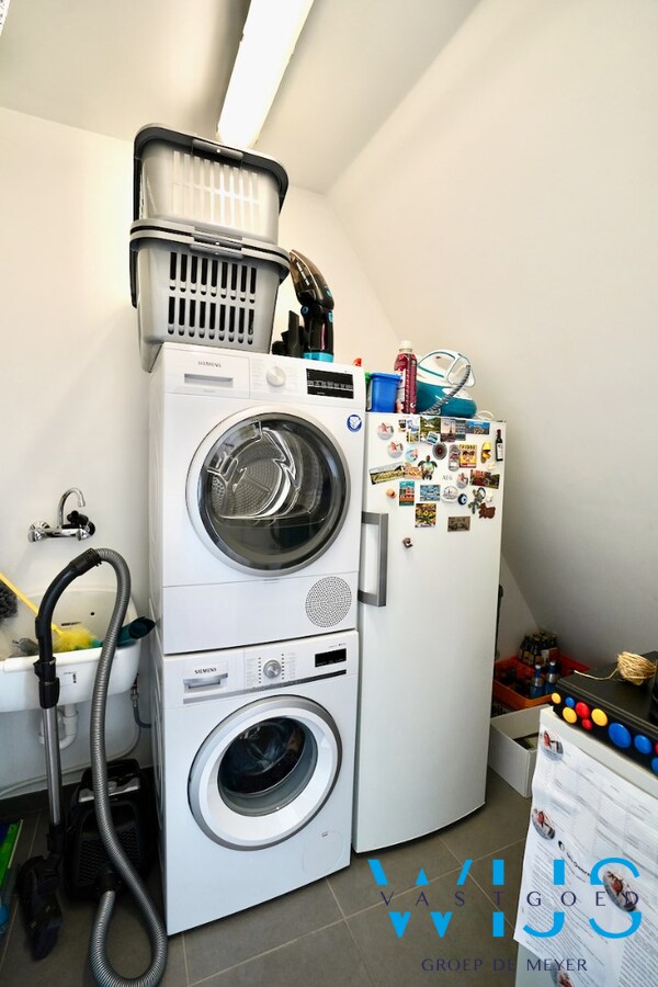 Prachtige duplex met garage in het rustige landelijke OOSTEEKLO ! 