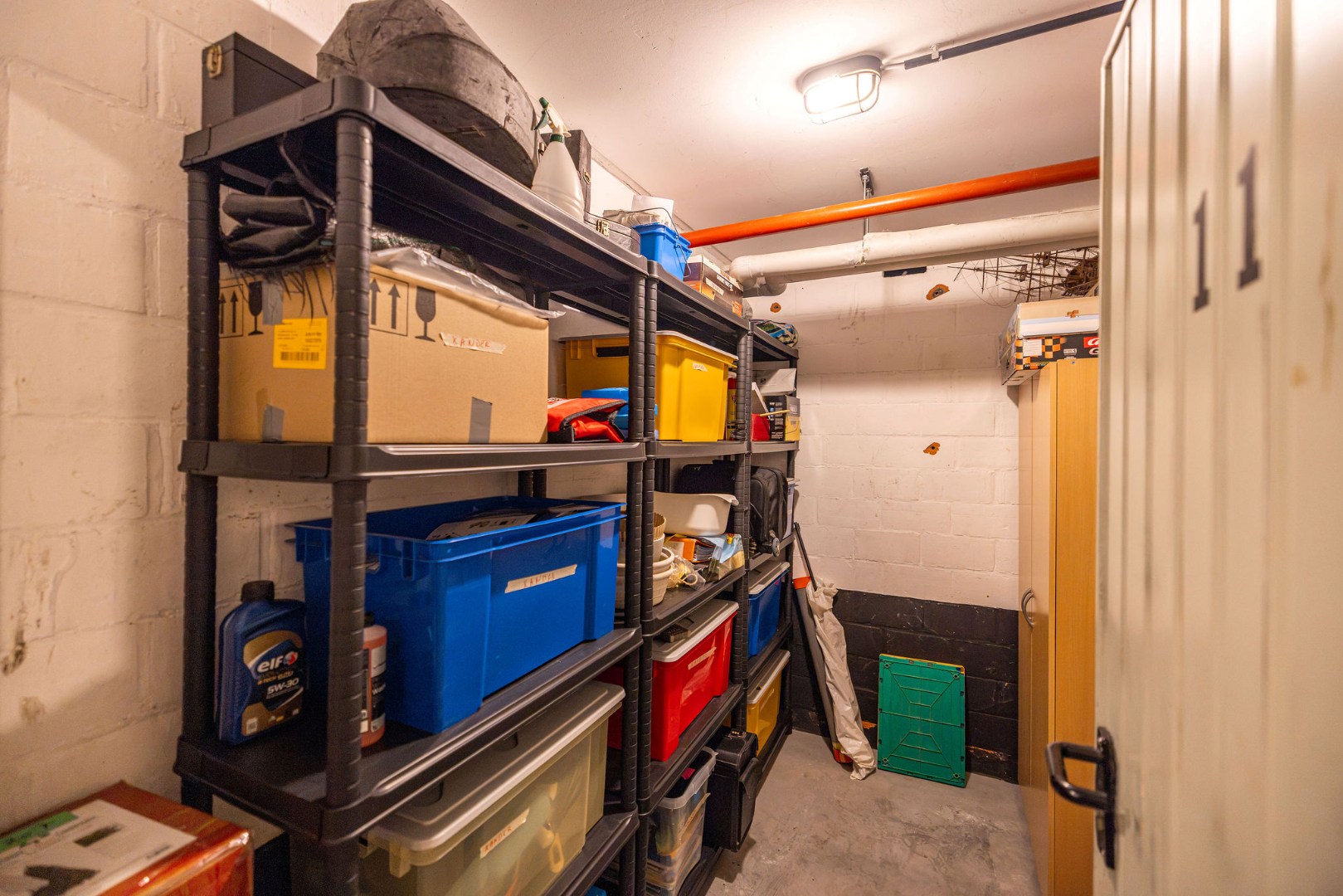 Ruim appartement met 2 slaapkamers, dubbele garage en twee terrassen te Aalst 