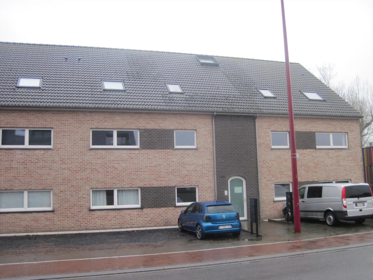 Ruim appartement mét garage. Uitstekende prijs-kwaliteit ! 