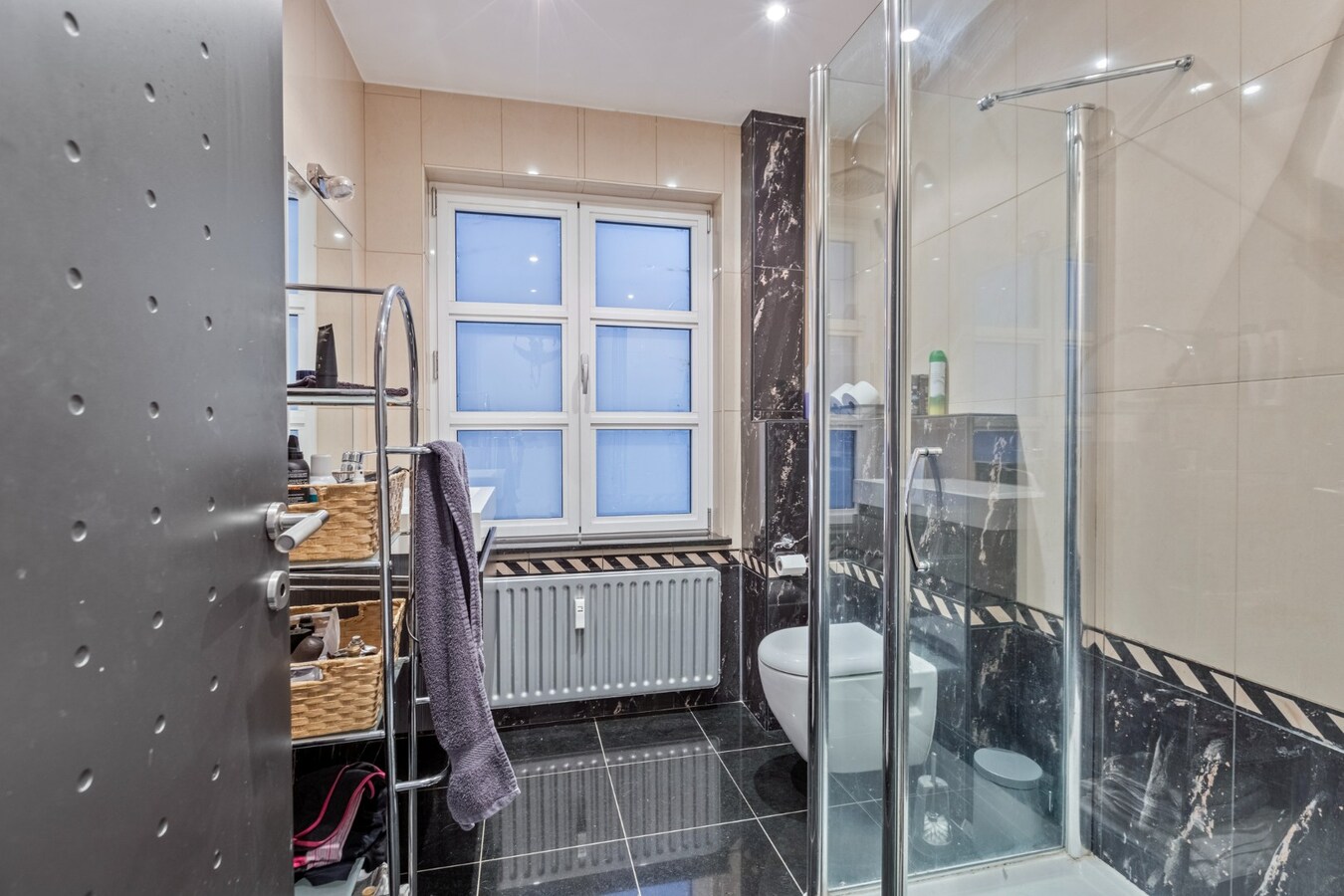 Ruim appartement gelegen op de 1ste verdieping in het centrum van Maaseik! 