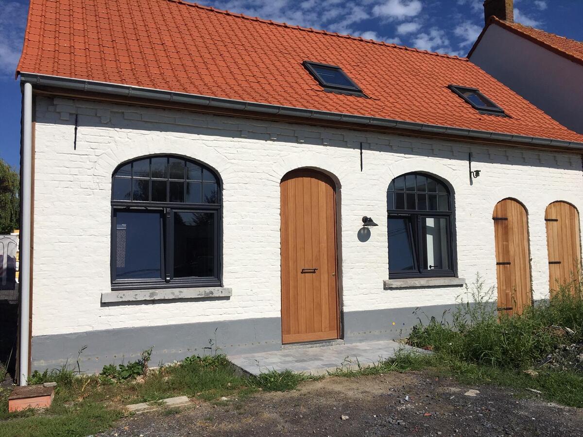 Volledige gerenoveerde woning met buitenruimte in Houthulst 