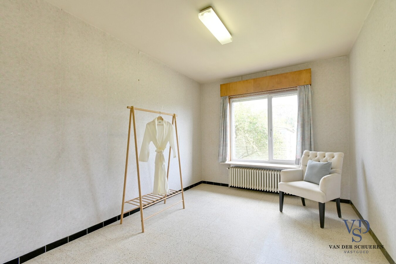 Te renoveren bungalow op een perceel van ca. 2.840 m² 