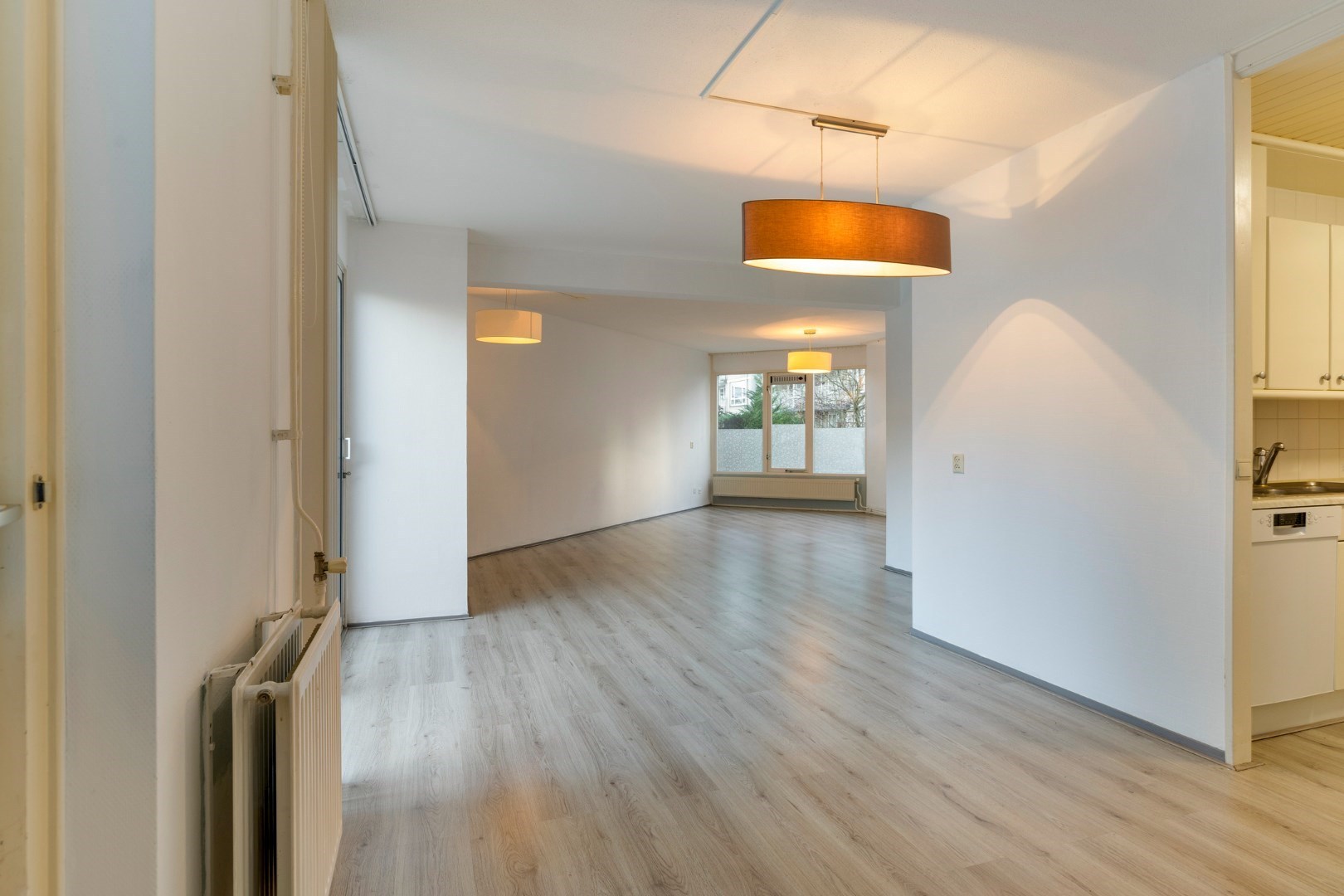 Royale hoek-eengezinswoning met 155 m² wooncomfort en 5 kamers, riante tuin en dakterras. 