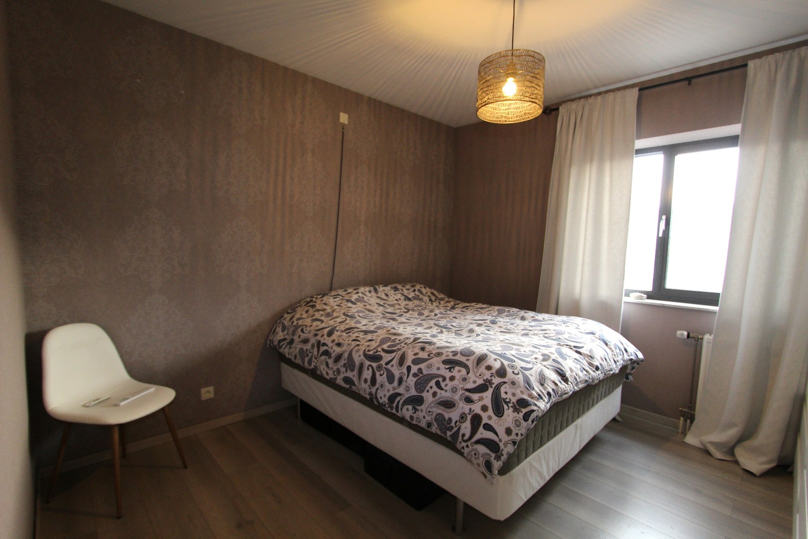 VERNIEUWD APPARTEMENT MET GARAGE AAN HET STADSCENTRUM 