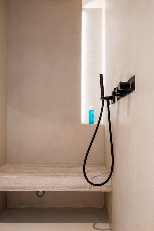 Moderne gelijkvloerse designvilla in exclusief privédomein 