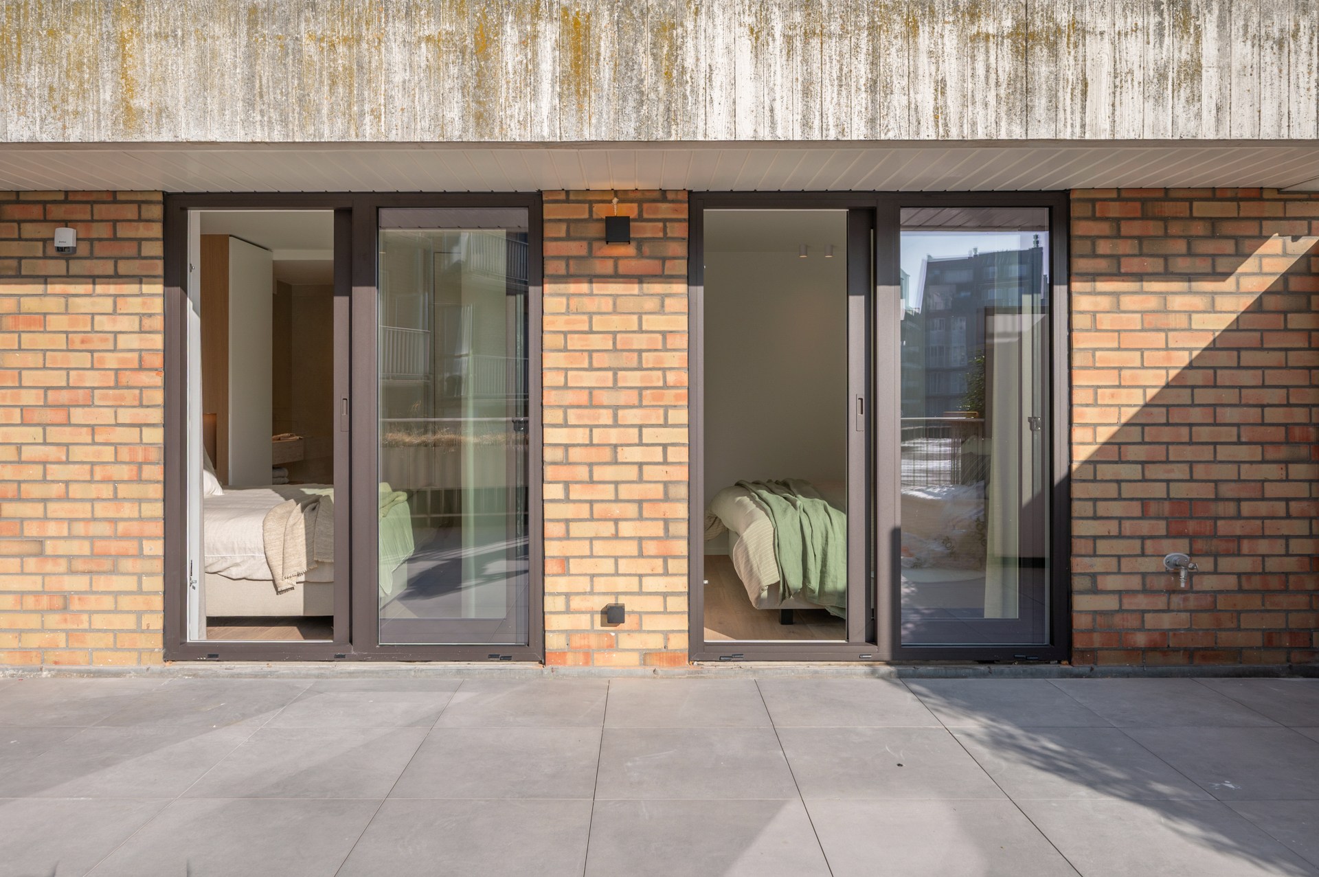 Exclusief gerenoveerd appartement met 3 slaapkamers te koop vlak bij het Albertstrand en het Lichtorenplein. 