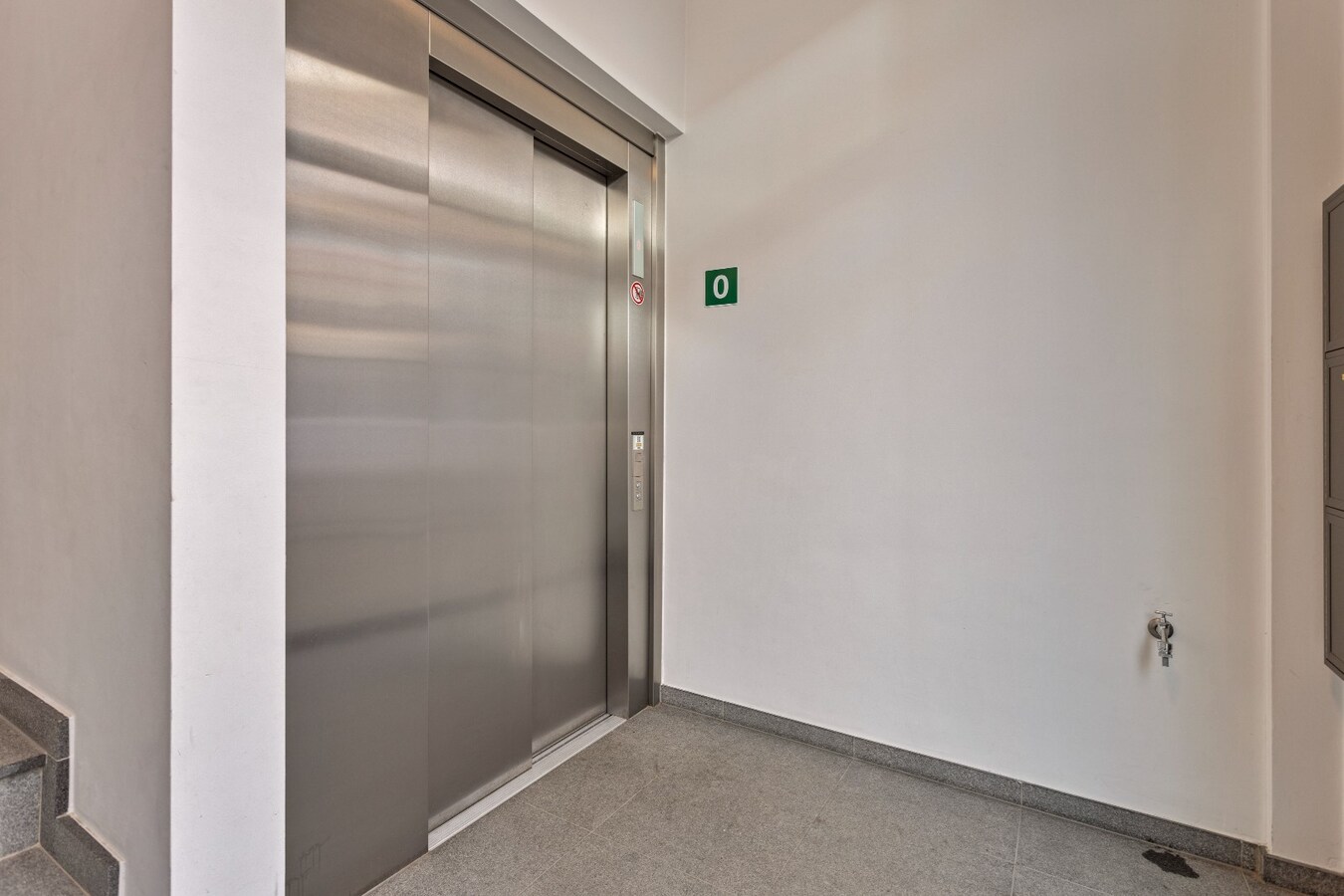 Instapklaar tweeslaapkamerappartement aan de Schelde 