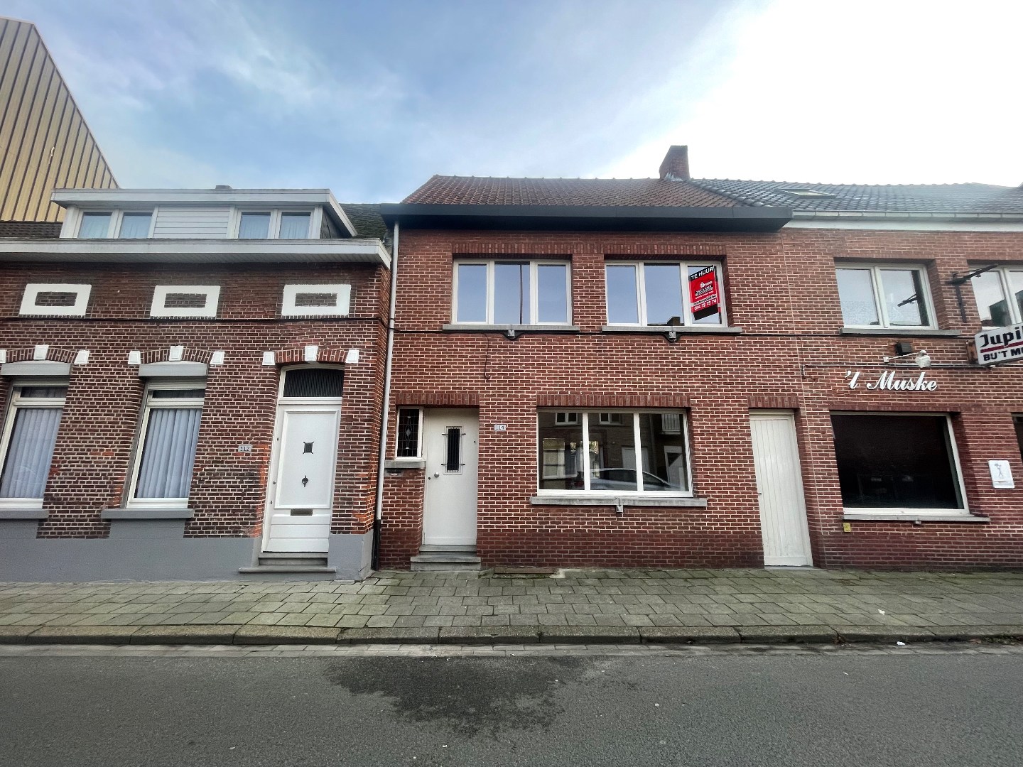 Gezellig rijhuisje te huur met 3 slaapkamers en gezellig terras gelegen in het centrum van Geel! 