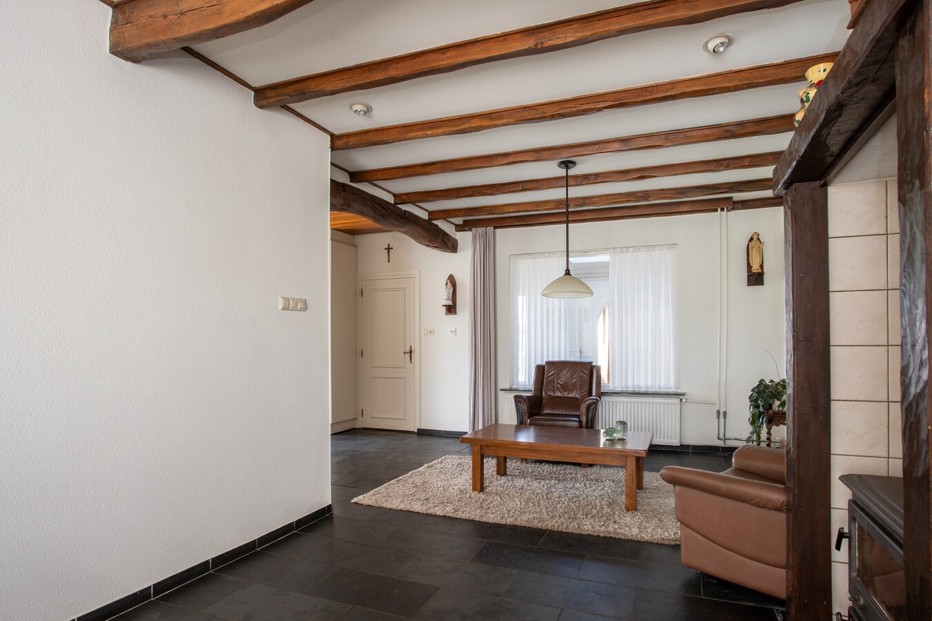 Royale halfvrijstaande woning met uitzicht over de landerijen, op korte afstand van het centrum. 