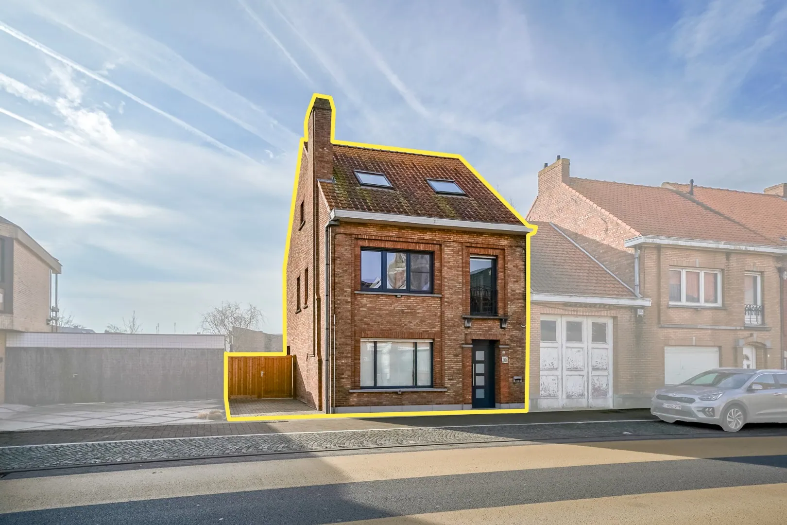 Ruime halfopen woning met 5 slaapkamers en zonnige tuin in Oudenburg