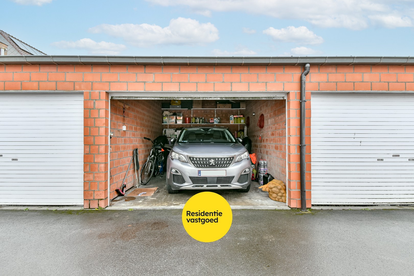 Opbrengsteigendom met 3 appartementen en 3 garages 